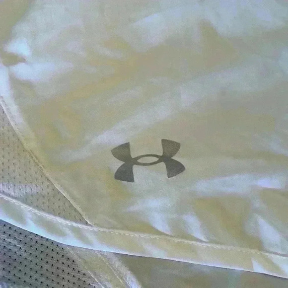 ⚡️5/$25 bundle sale⚡️ Under‎ Armour womens Fly By 2.0 Running Shorts SZ. Medium - Picture 4 of 11